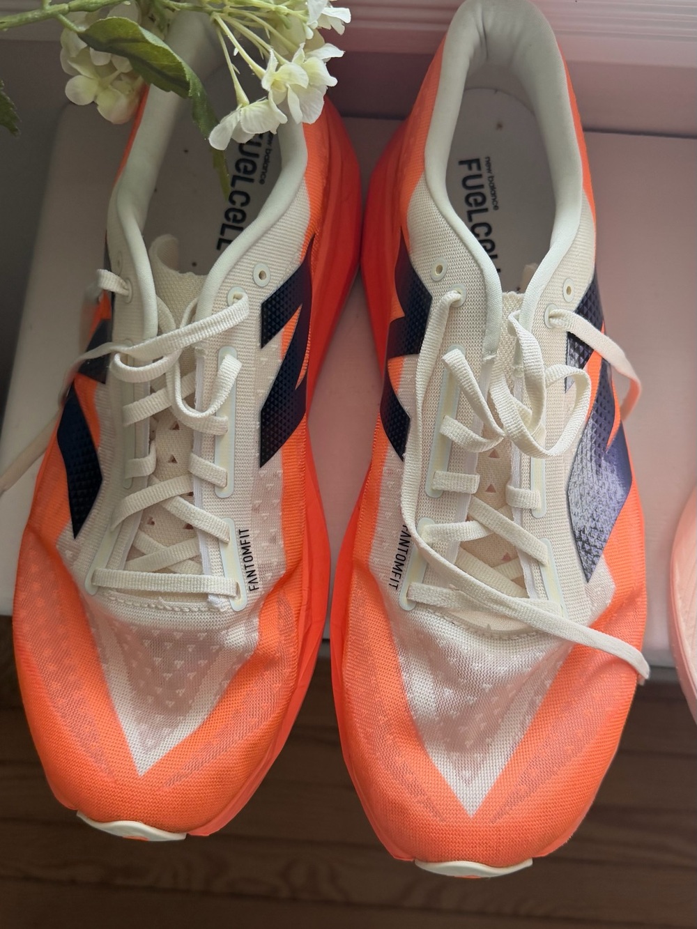 New balance Orange fuel cell rebel Running Shoes with black and white Details - Picture 3 of 5